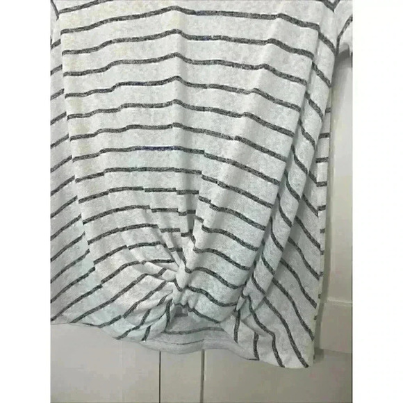 Bobeau Women’s top Size: Small Blue & White Stripes - Picture 5 of 9